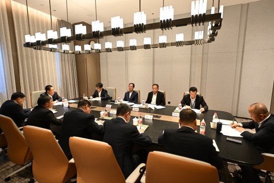 丁焰章與近期新任職子企業(yè)黨委書記、董事長(zhǎng)進(jìn)行集體談話