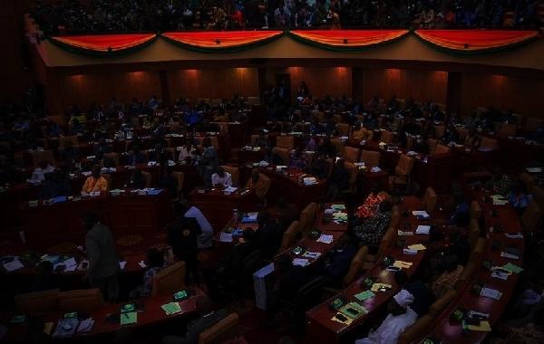 英媒：加納議會欠電費，電力公司拉閘打斷國情咨文