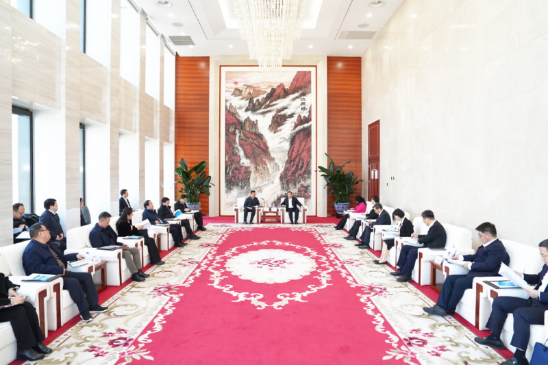 中國(guó)能建黨委書(shū)記、董事長(zhǎng)宋海良與北京市朝陽(yáng)區(qū)區(qū)長(zhǎng)吳小杰會(huì)談