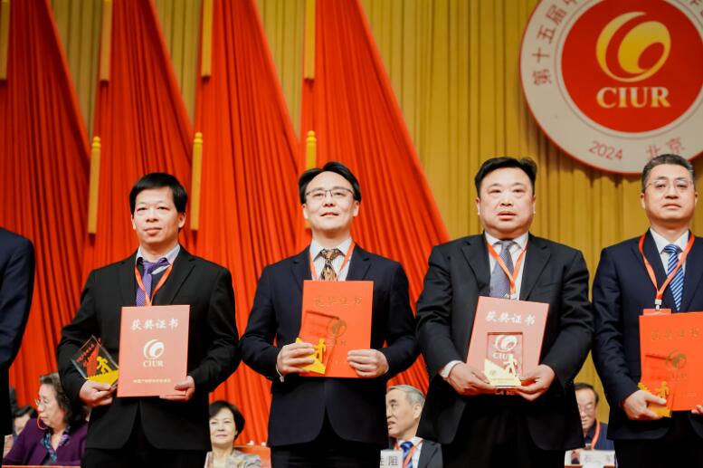 中國能建綠色建材公司黨委書記、董事長，綠色先進(jìn)材料研究院院長蔣洋榮獲“2023年中國產(chǎn)學(xué)研合作創(chuàng)新獎”