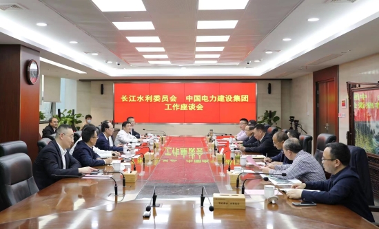 中國電建黨委書記、董事長丁焰章與長江水利委員會(huì)黨組書記、主任劉冬順會(huì)談