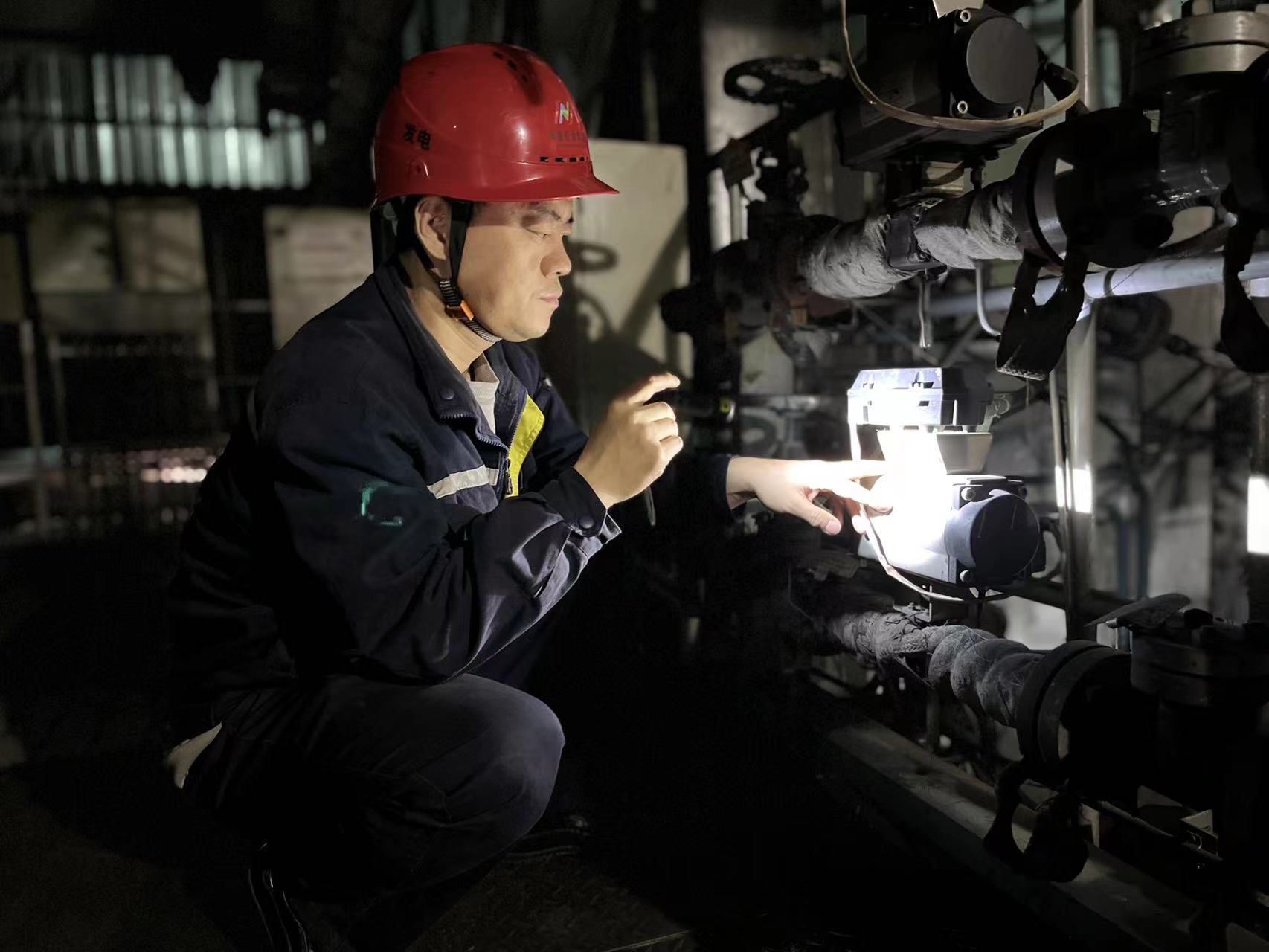 張濤：“只要需要我就一直在，同他們一起，做設(shè)備穩(wěn)定的護航人！”