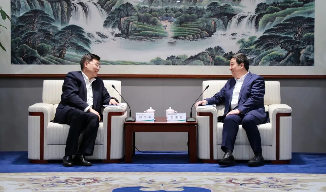 中國電氣裝備黨委書記、董事長白忠泉會見首鋼集團(tuán)黨委書記、董事長趙民革