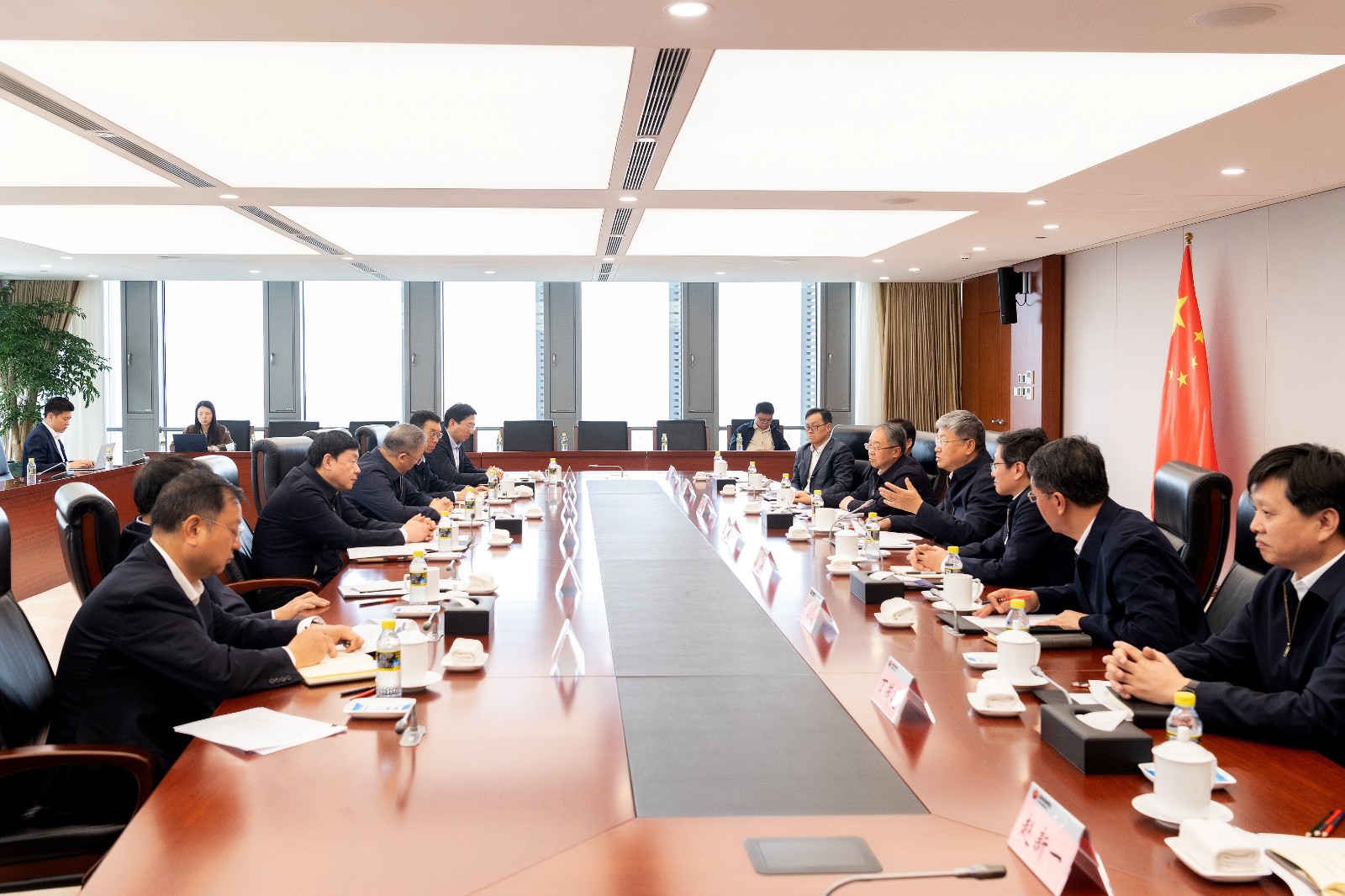 國(guó)家能源集團(tuán)劉國(guó)躍、余兵會(huì)見國(guó)家電網(wǎng)黨組書記、董事長(zhǎng)張智剛