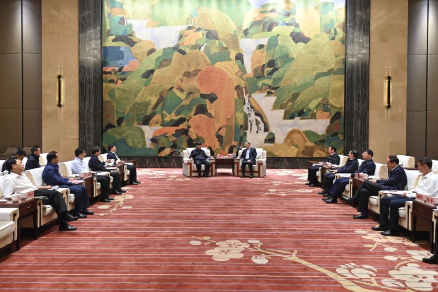 武漢市委書(shū)記郭元強(qiáng)、市長(zhǎng)程用文會(huì)見(jiàn)三峽集團(tuán)董事長(zhǎng)劉偉平一行