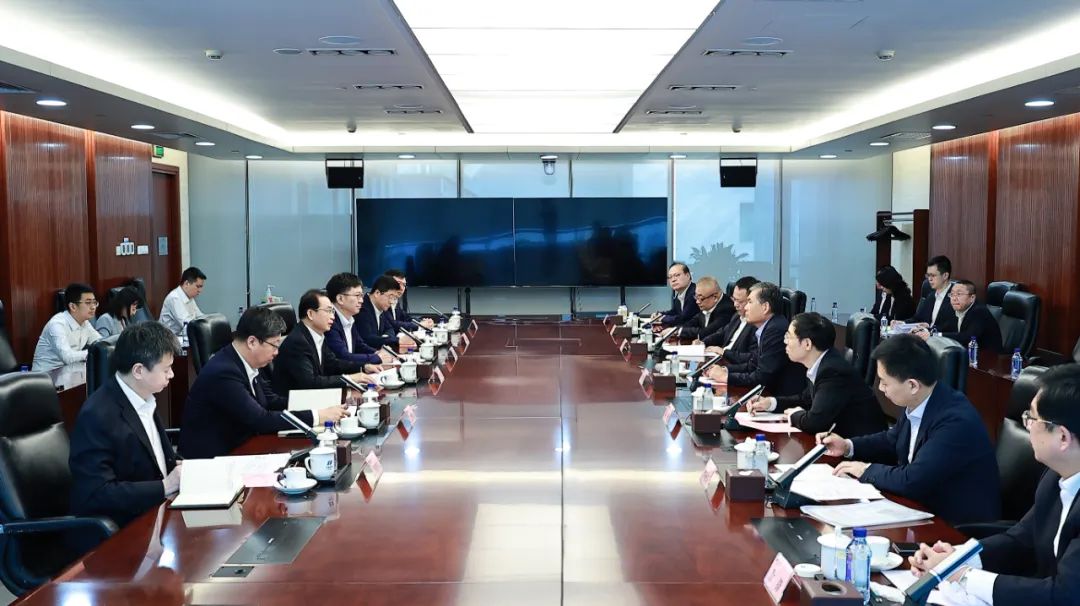 華電集團(tuán)黨組書記、董事長(zhǎng)江毅與中國(guó)太平保險(xiǎn)集團(tuán)黨委書記、董事長(zhǎng)王思東舉行會(huì)談