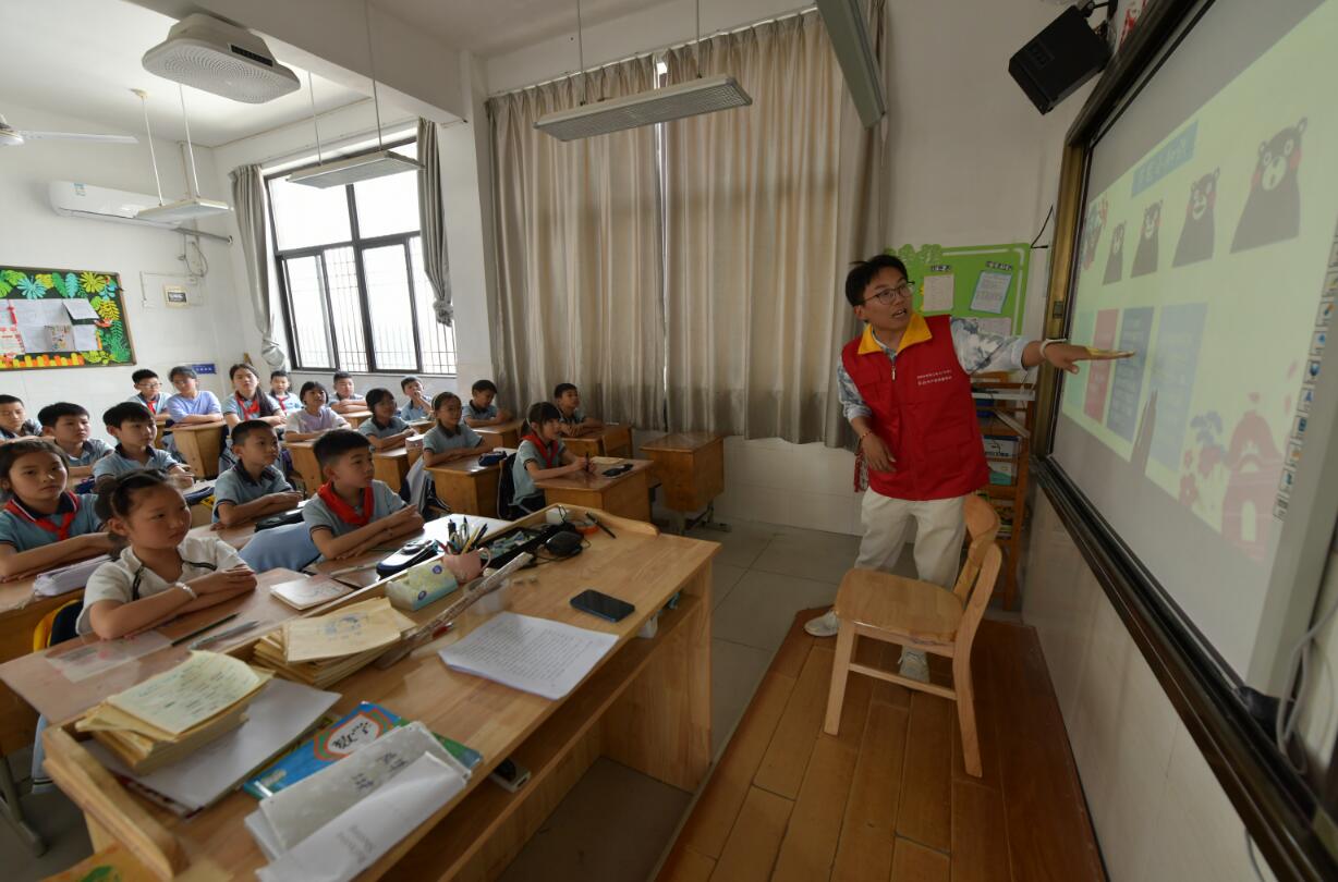 國(guó)網(wǎng)余姚市供電公司:節(jié)能宣傳進(jìn)校園低碳理念入人心