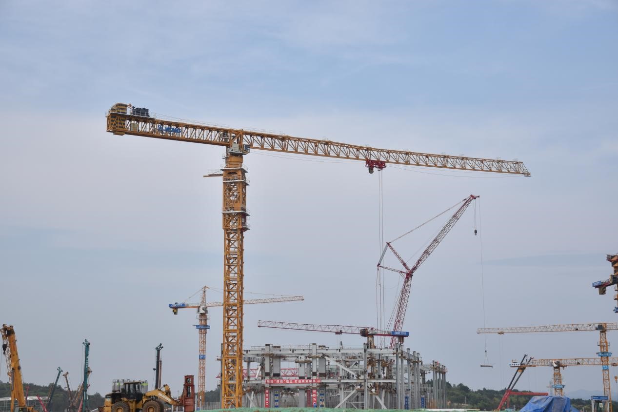 大唐華銀株洲百萬項(xiàng)目140噸塔吊組立完成