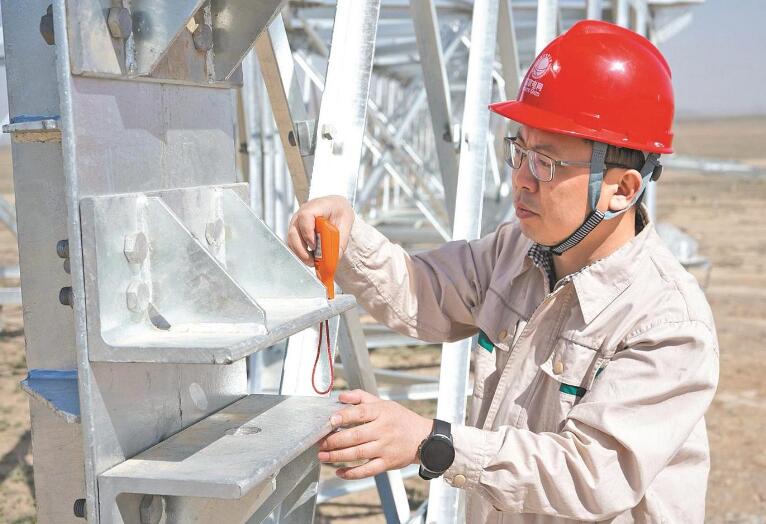 李?。涸痪€建電網(wǎng) 當(dāng)好工程“大管家”