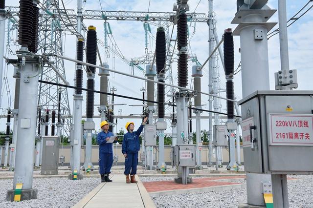 貴州安順供電局220千伏八頂線投運