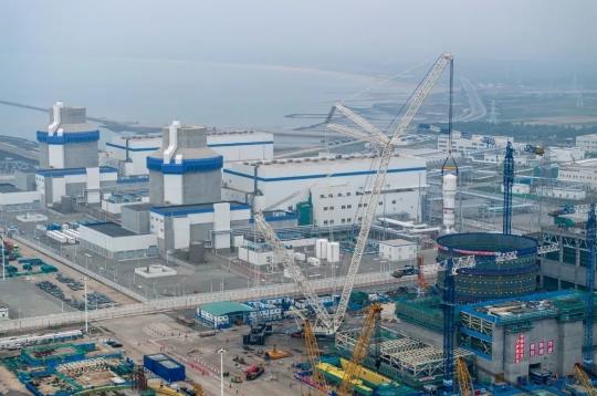 海陽核電3號機(jī)組兩臺(tái)蒸汽發(fā)生器全部吊裝就位