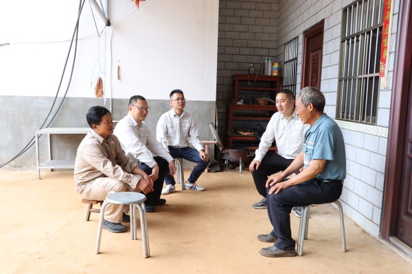 國網(wǎng)會理市供電公司公司:情系幫扶村 慰問暖人心