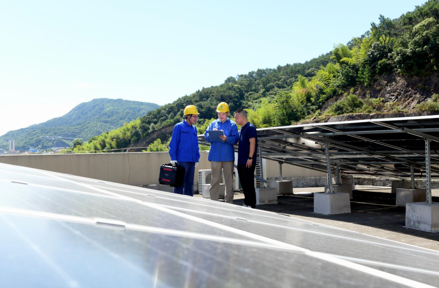 國(guó)網(wǎng)余姚市供電公司:光伏“把脈問(wèn)診” 助企向“綠”而行