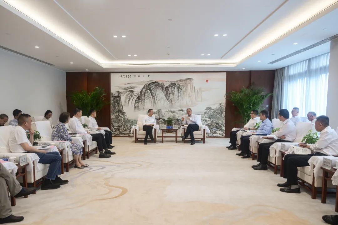 中國(guó)電建黨委副書記、總經(jīng)理王斌與北京市海淀區(qū)區(qū)長(zhǎng)李俊杰會(huì)談