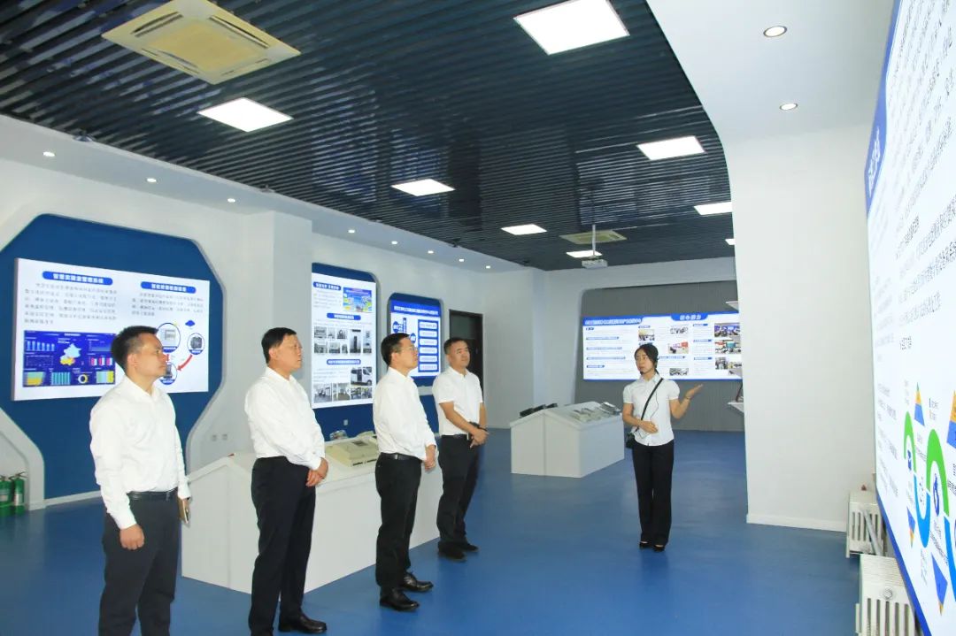 中國電氣裝備黨委書記、董事長李洪鳳赴哈表所、天宇電氣、廈門許繼調(diào)研
