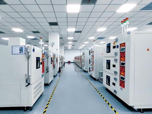 新型儲能行業(yè)快速發(fā)展，海博思創(chuàng)為產業(yè)規(guī)?；峁┯辛χ? width=