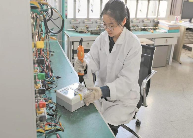 謝超：十年如一日，專和電能表“較真”