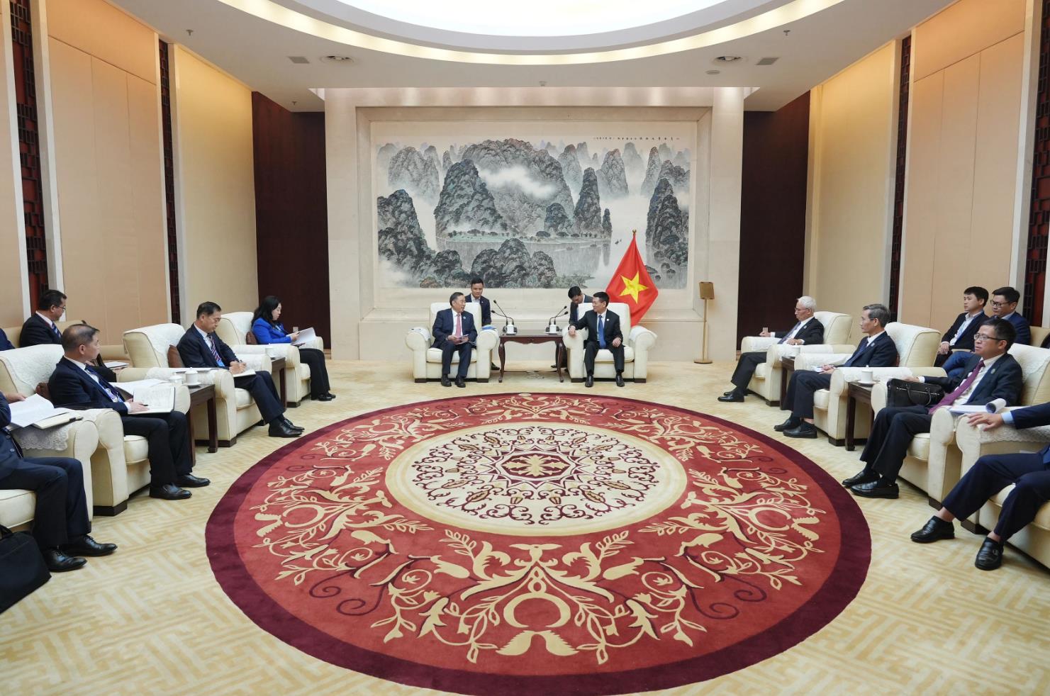 中國能建黨委書記、董事長宋海良拜會越南副總理兼財(cái)政部部長胡德福