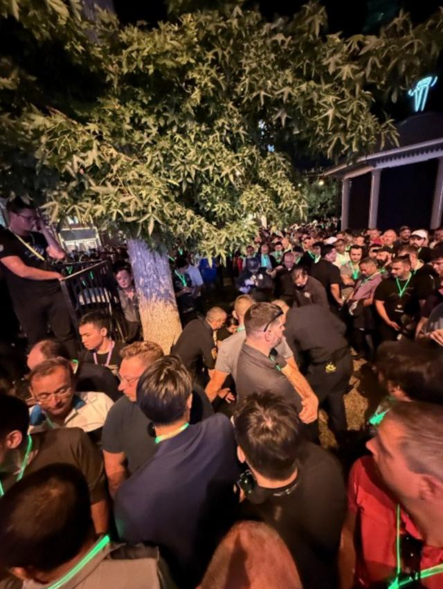 馬斯克：現(xiàn)場有人突發(fā)疾病，特斯拉Robotaxi發(fā)布會推遲