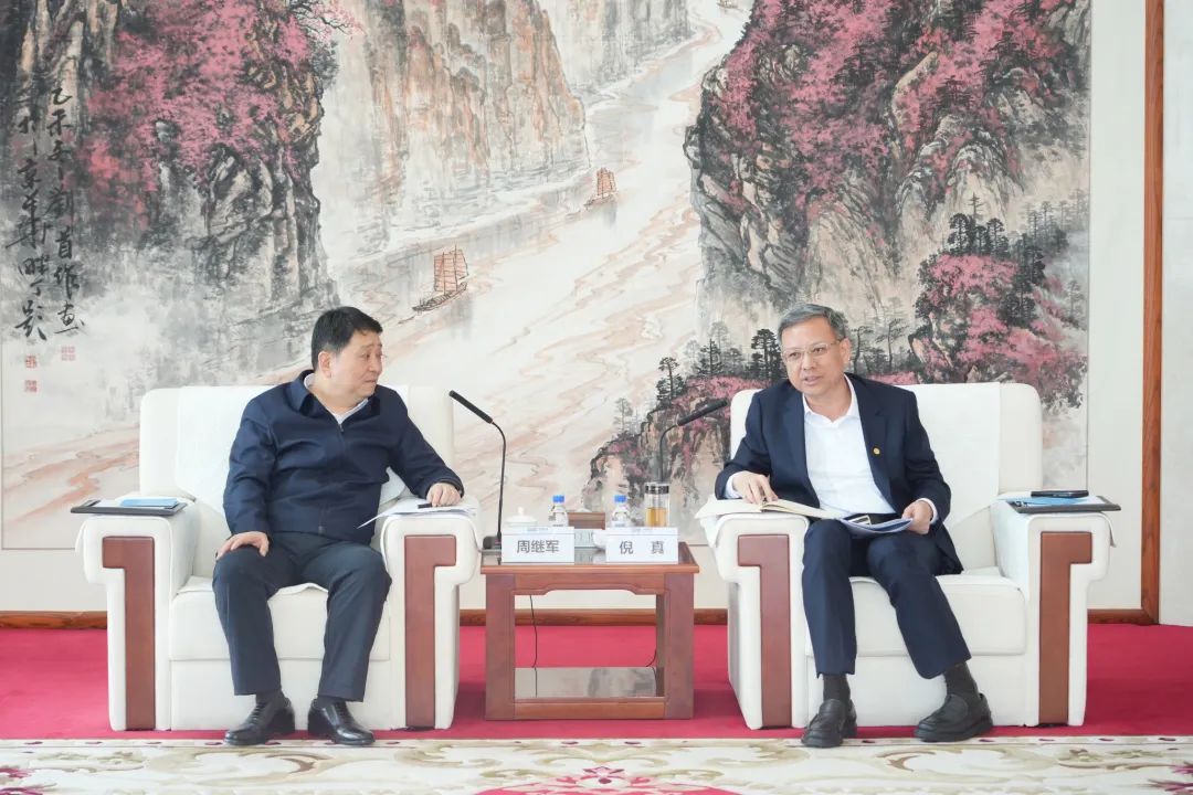 中國能建黨委副書記、總經(jīng)理倪真與慶陽市市長周繼軍會談