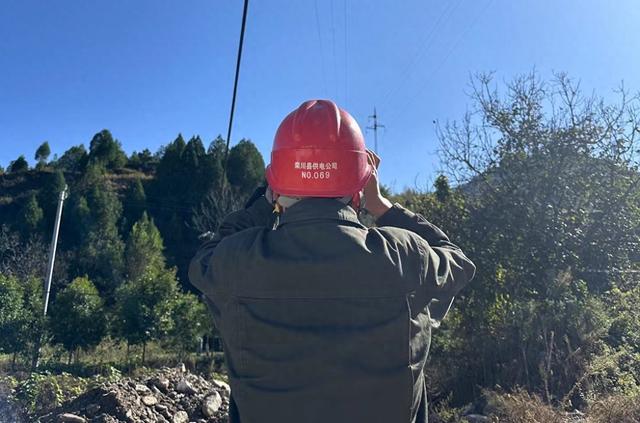 國(guó)網(wǎng)欒川縣供電公司兩地聯(lián)合特巡特護(hù)，備戰(zhàn)冬季用電高峰