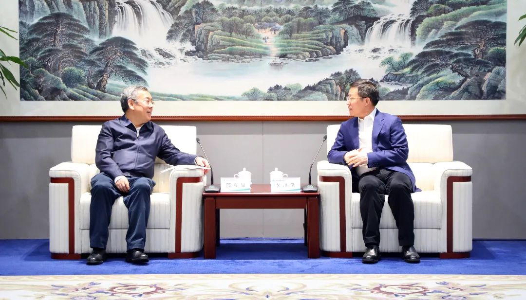 中國電氣裝備黨委書記、董事長李洪鳳會見國家開發(fā)銀行戰(zhàn)略客戶部總經(jīng)理邵立波