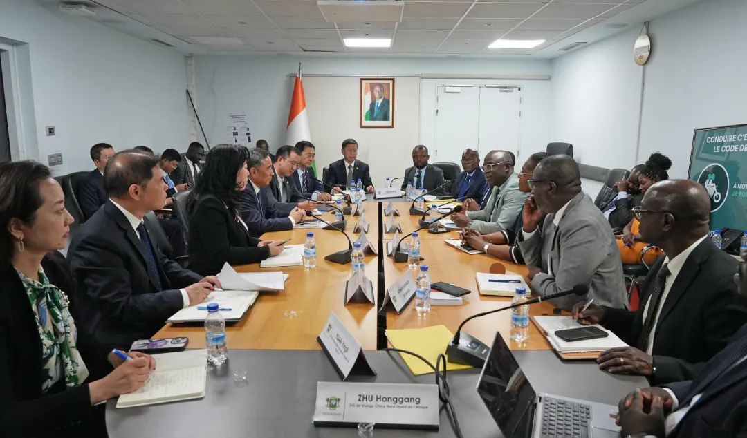中國能建黨委書記、董事長宋海良與科特迪瓦交通部副部長科內(nèi)·迪奧曼會談