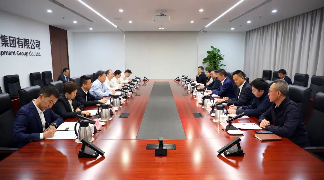 中國電氣裝備黨委書記、董事長李洪鳳會見上海市國資委黨委書記、主任賀青