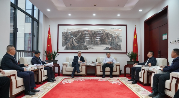 中國電建黨委副書記、總經(jīng)理王斌與內(nèi)蒙古電力集團黨委書記、董事長張海峰會談