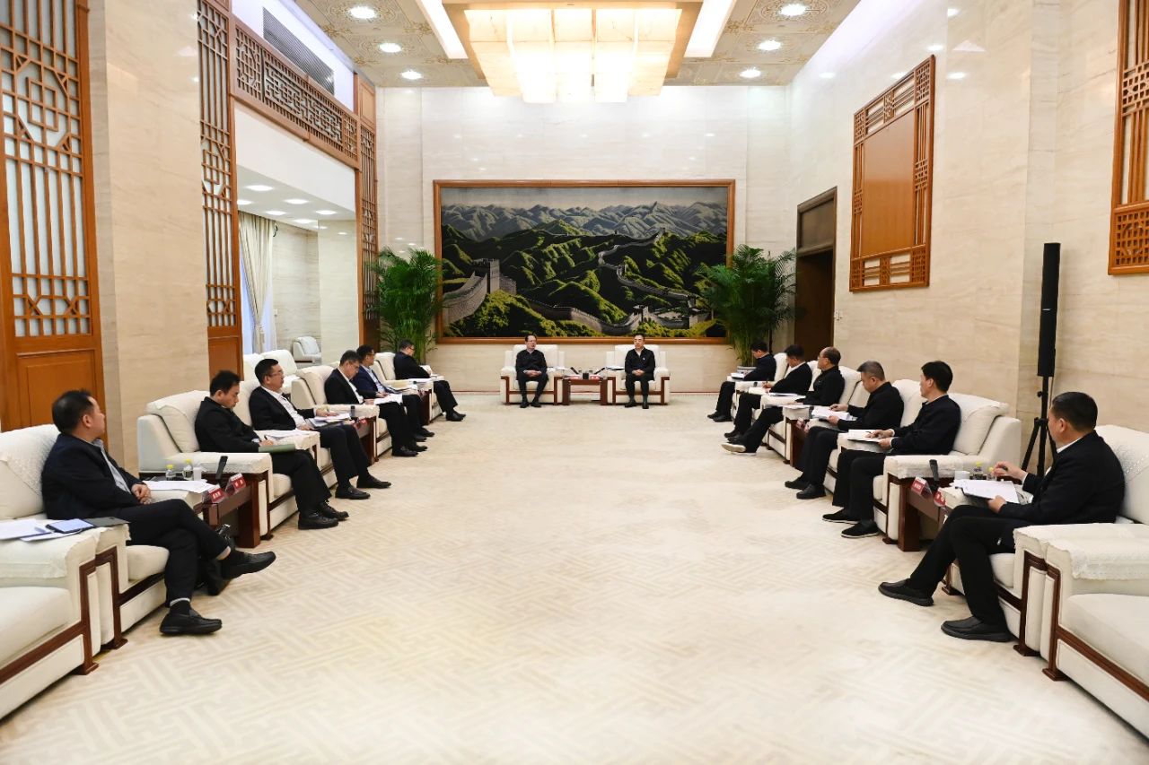 大唐集團(tuán)黨組書(shū)記、董事長(zhǎng)鄒磊與中國(guó)電建黨委書(shū)記、董事長(zhǎng)丁焰章會(huì)談