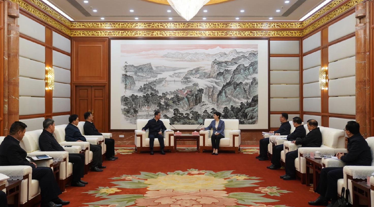 中國(guó)安能集團(tuán)黨委書記、董事長(zhǎng)陳奕輝拜會(huì)四川省委副書記、省長(zhǎng)施小琳