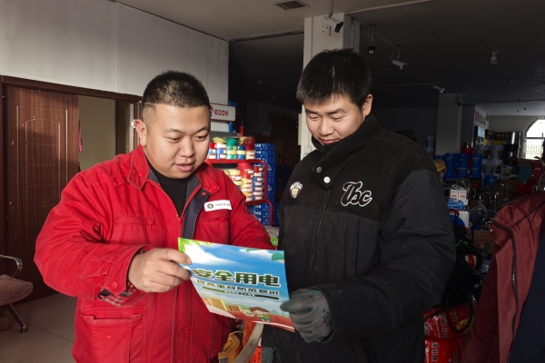 內(nèi)蒙古電力集團烏海千里山供電公司蒙電愛心光明行，用電無憂進社區(qū)