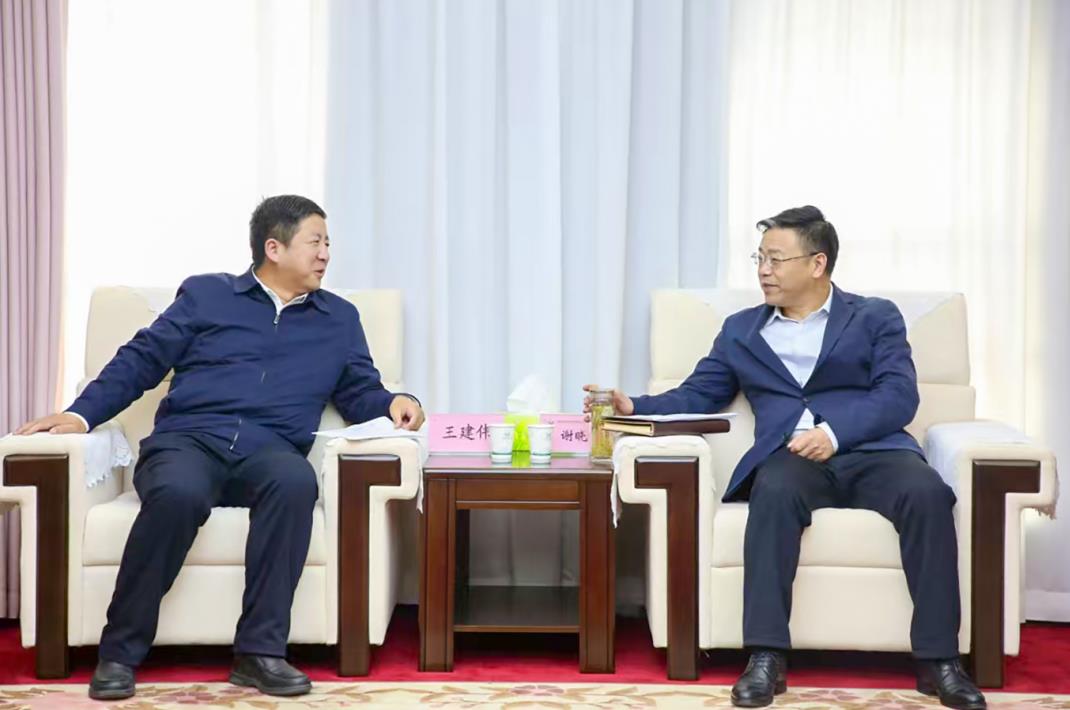 大唐甘肅公司黨委書記、董事長王建偉與甘肅能化集團黨委書記、董事長謝曉鋒會談