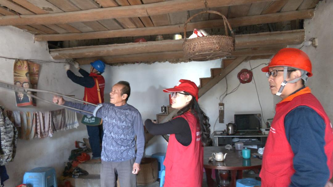 江西會(huì)昌供電公司:冬季檢修保供電 貼心服務(wù)暖民心