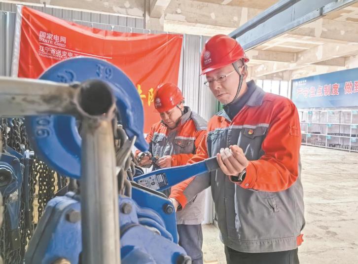 李俊鵬：走南闖北建電網(wǎng)，施工細(xì)節(jié)見真章