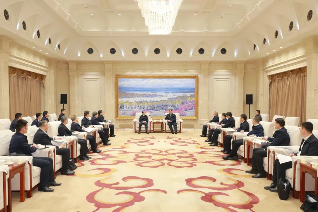 華電集團(tuán)黨組書記、董事長江毅與新疆維吾爾自治區(qū)主要領(lǐng)導(dǎo)舉行會談