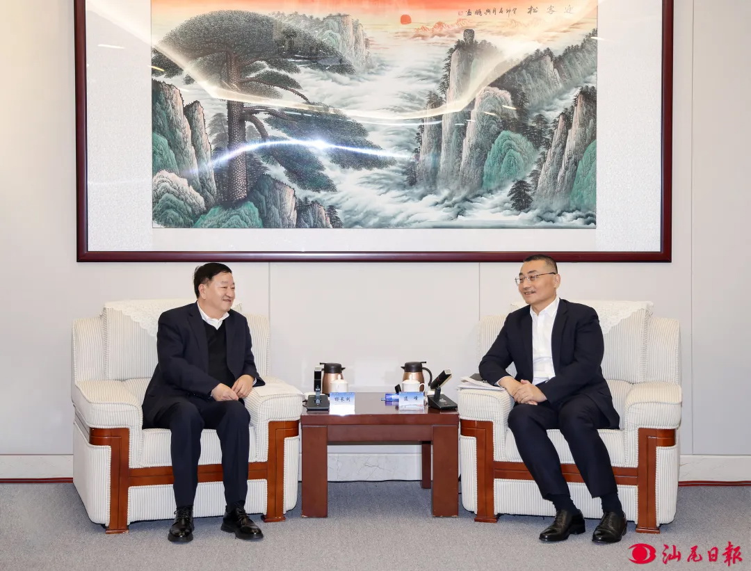 中廣核集團(tuán)黨委書記、董事長楊長利與汕尾市委書記逯峰、市長鄭海濤會談