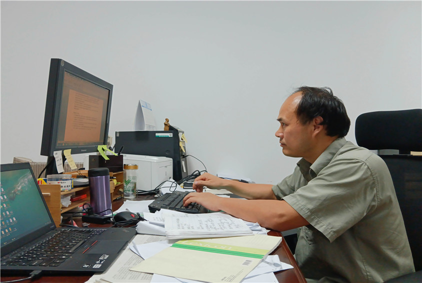 【老兵退伍  初心不改】周志勇： 執(zhí)筆如槍，他為萬家燈火寫春秋