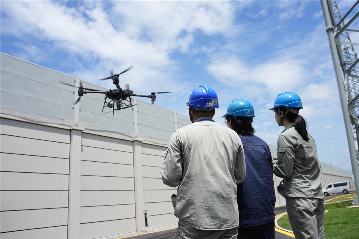 國網湖北電科院首次實現(xiàn)無人機掛拆特高壓線路參數(shù)測試引線