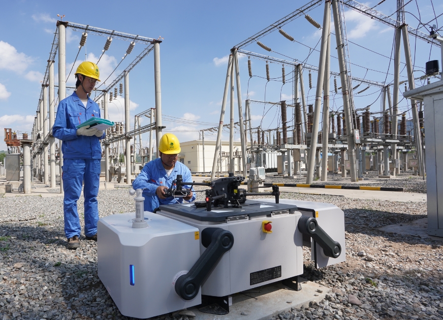 青海西寧供電公司首次應(yīng)用“無人機(jī)+全自動機(jī)巢”全自主作業(yè)模式進(jìn)行巡檢