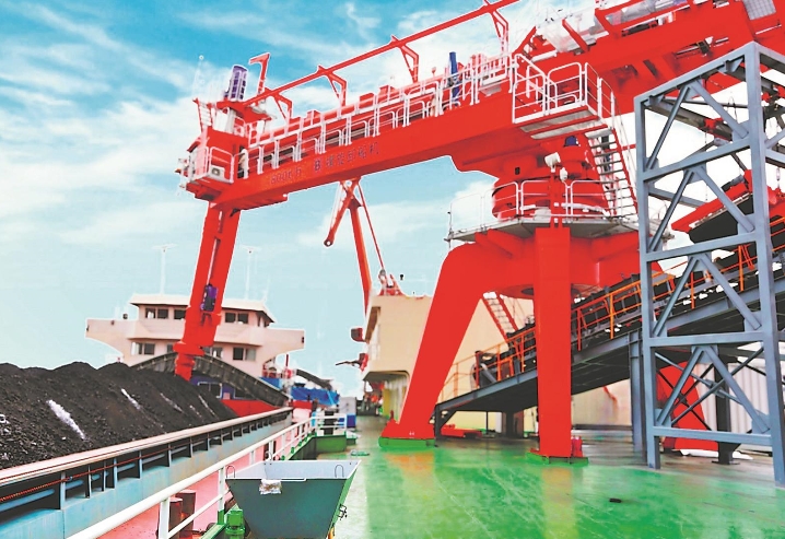 安徽池州電廠創(chuàng)新采用“螺旋卸船機(jī)浮碼頭+無(wú)人值守技術(shù)”打造綠色能源生產(chǎn)模式
