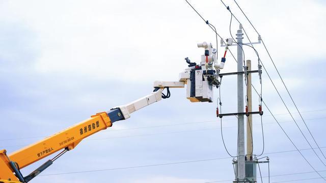 咸陽電網(wǎng)邁入“機(jī)器人作業(yè)時代”!